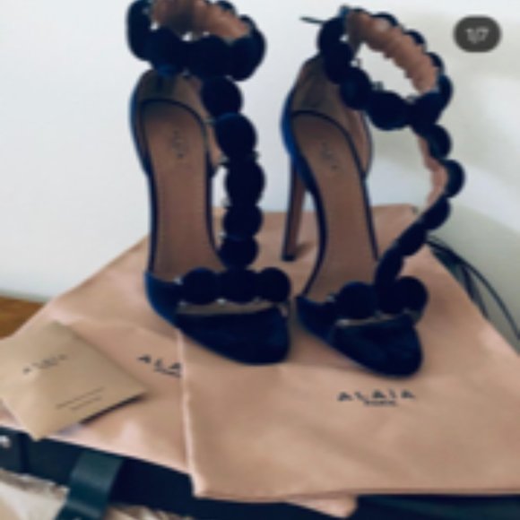 Alaia Bombe Velvet Heels - Picture 4 of 4